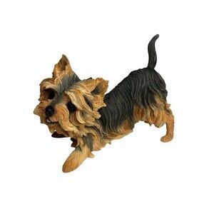 Country Artists 02684 Yorkshire Terrier Lying Yorkie Dog Figurine 2002 Chip